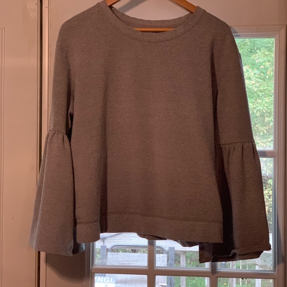 Soho Streets- Womens XL, gray top. Long sleeves and puffy. So soft. - Picture 2 of 5